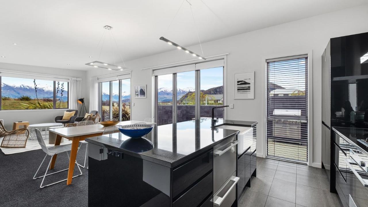 Villa Infinity And Beyond Wanaka Esterno foto