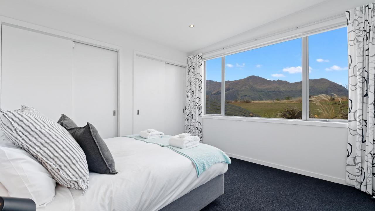 Villa Infinity And Beyond Wanaka Esterno foto