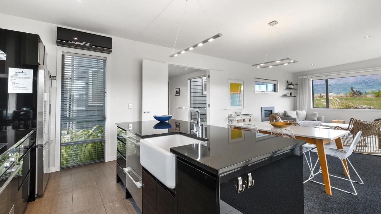 Villa Infinity And Beyond Wanaka Esterno foto