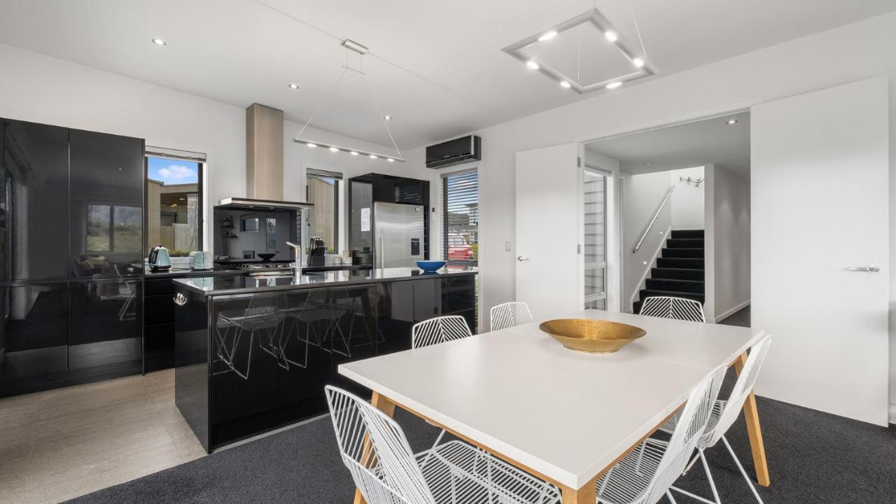 Villa Infinity And Beyond Wanaka Esterno foto