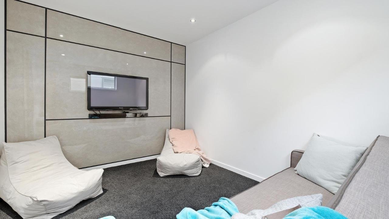 Villa Infinity And Beyond Wanaka Esterno foto