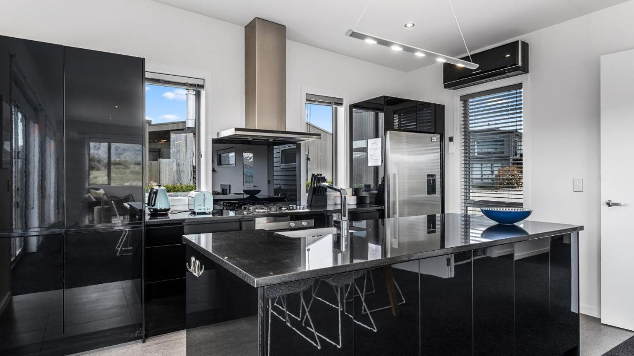 Villa Infinity And Beyond Wanaka Esterno foto