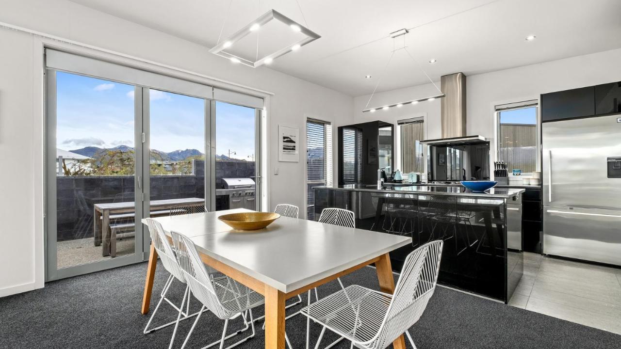 Villa Infinity And Beyond Wanaka Esterno foto