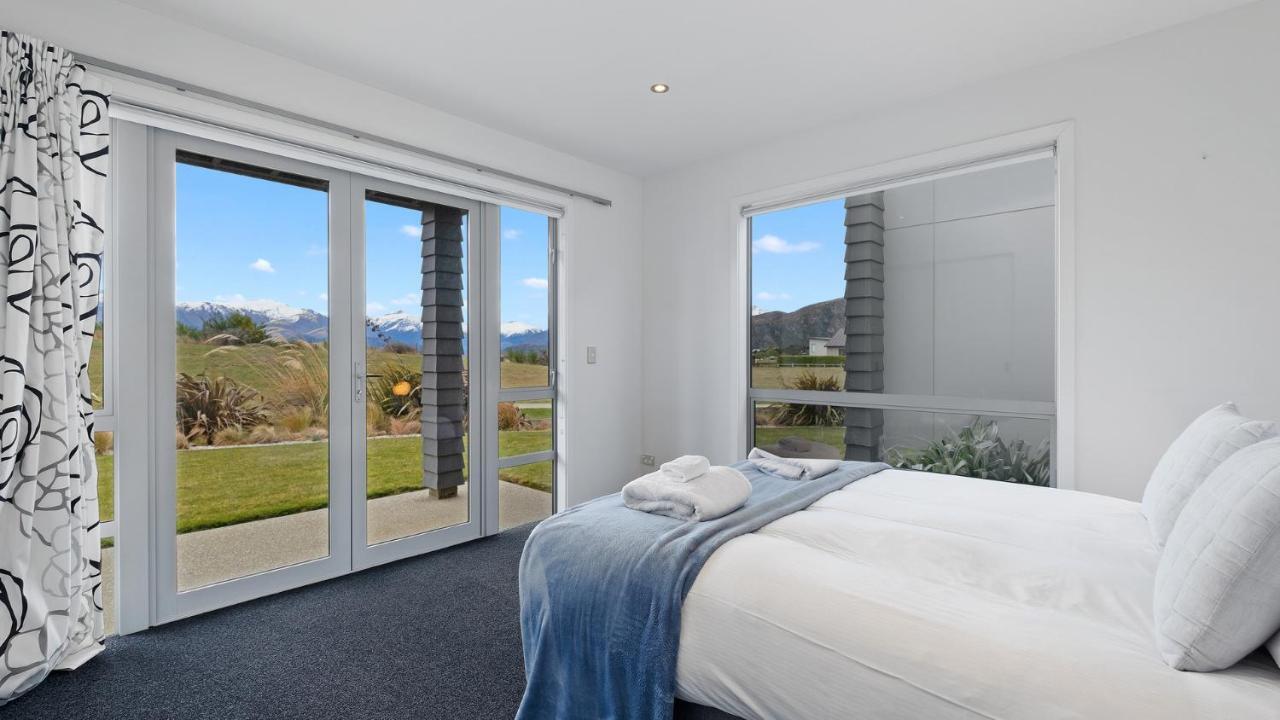 Villa Infinity And Beyond Wanaka Esterno foto